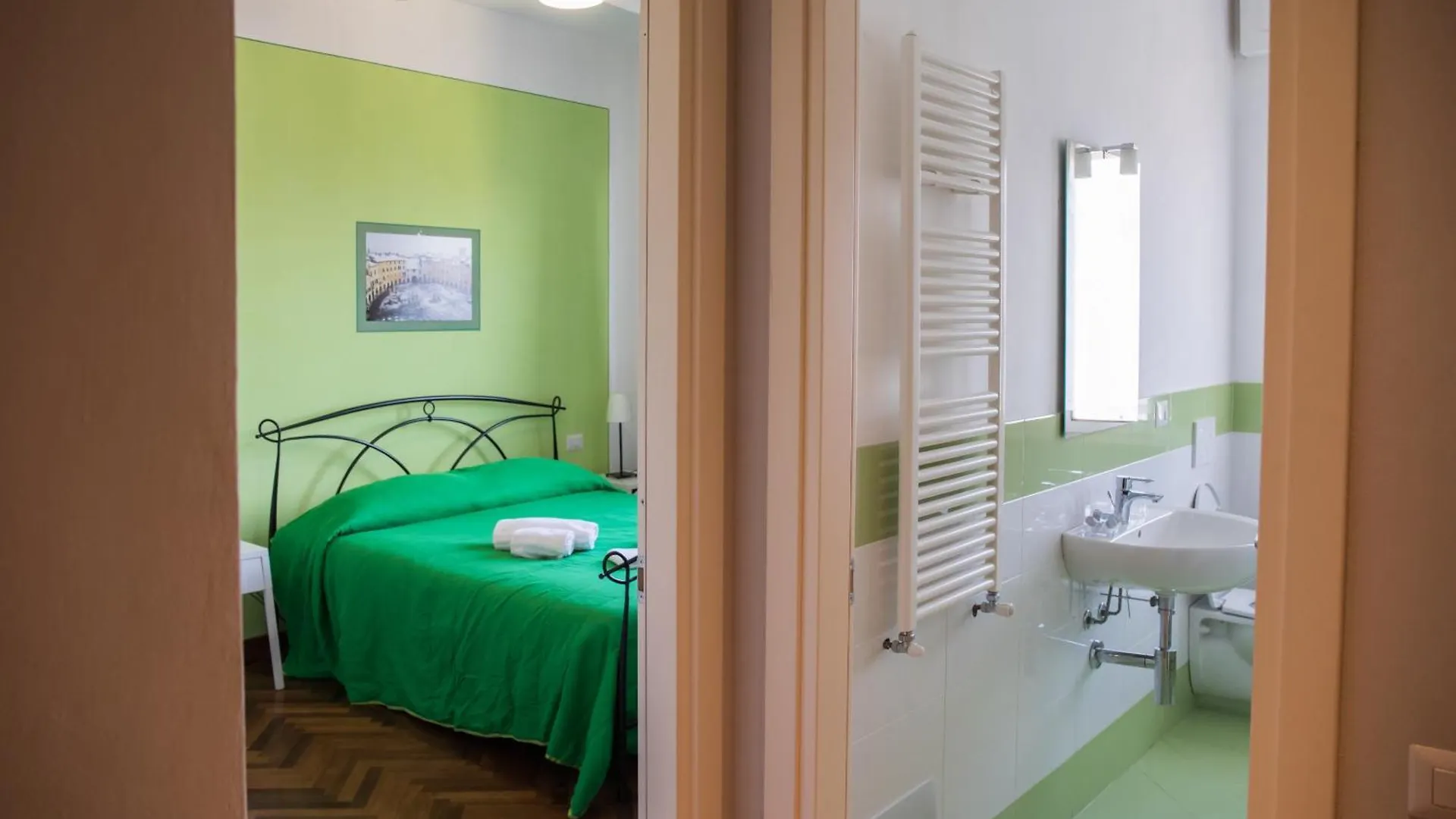 *** Bed & Breakfast B&B Cento Passi Dalle Mura Lucca Italy